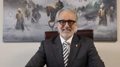 İzmit Belediye Başkanı Fatma Kaplan Hürriyet’in basın danışmanı Cem Şakoğlu