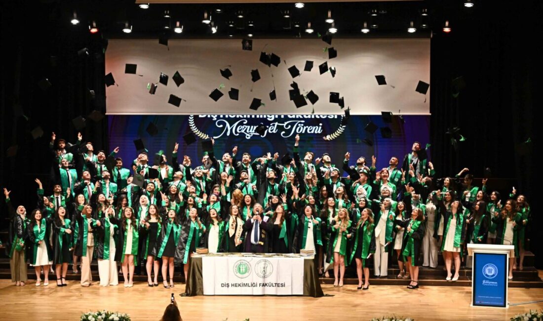 Kocaeli Üniversitesi’nin 2025-2026 Akademik Yılı’ndaki ilk mezuniyet coşkusu, Diş Hekimliği