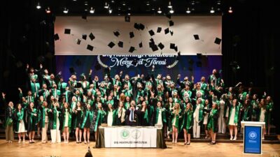 Kocaeli Üniversitesi’nin 2025-2026 Akademik Yılı’ndaki ilk mezuniyet coşkusu, Diş Hekimliği
