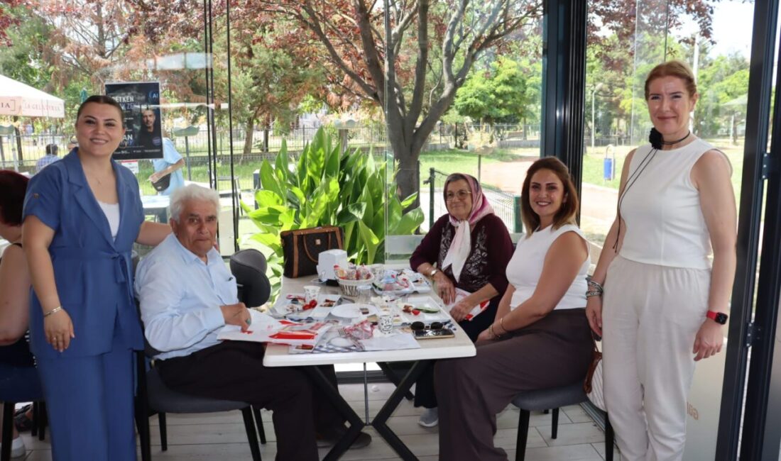 İzmit Belediyesi’nin düzenlediği Babalar Günü programında Asırlık Çınar Evleri ve