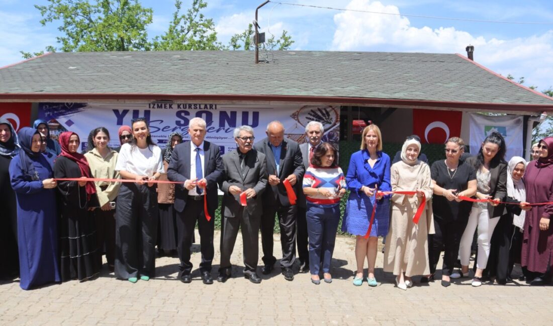 Kursiyerlerin bir yıl boyunca hazırladığı el emeği ürünler, Çubuklubala Mahallesi’nde