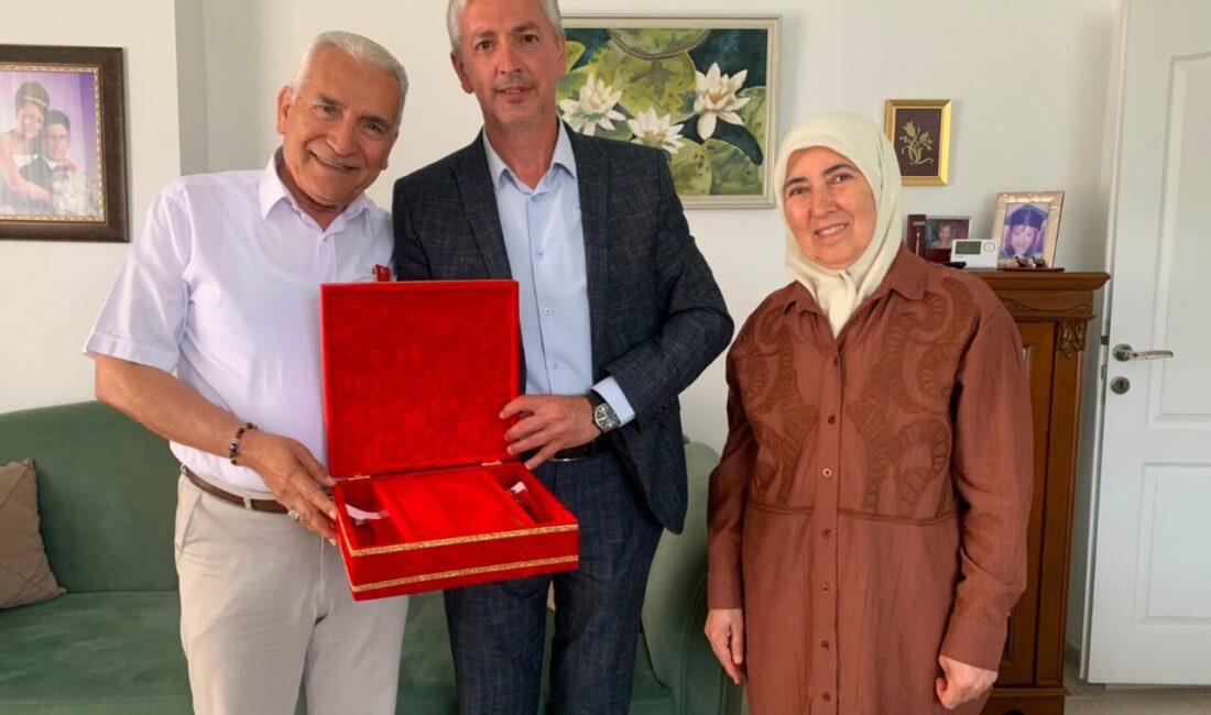 İzmit Belediyesi, Gölcük’te yaşayan Kıbrıs Gazileri Salih Hazar ve Hidayet