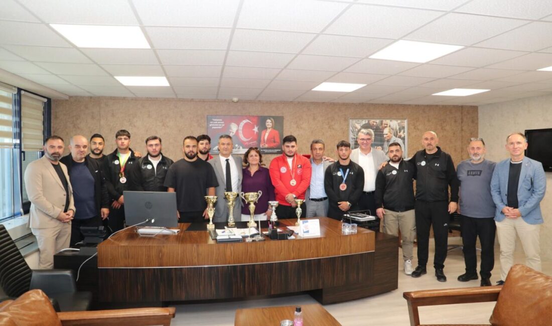 İzmit Belediyesporlu güreşçiler, Kuzey Makedonya’daki Uluslararası Hıdırellez Güreş Turnuvası ile