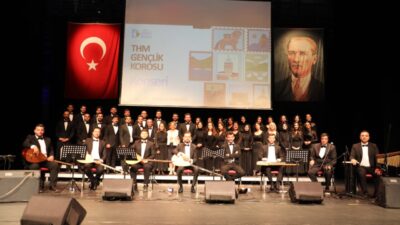 İzmit Belediyesi Türk Halk Müziği Gençlik Korosu, Doç. Kenan Serhat