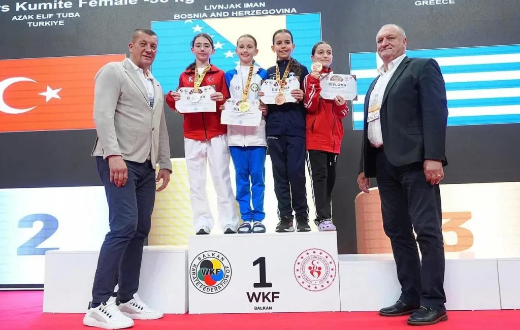 İstanbul’da yapılan 30. Balkan Çocuklar Karate Şampiyonası’nda Körfez Gençlerbirliği’nin başarılı