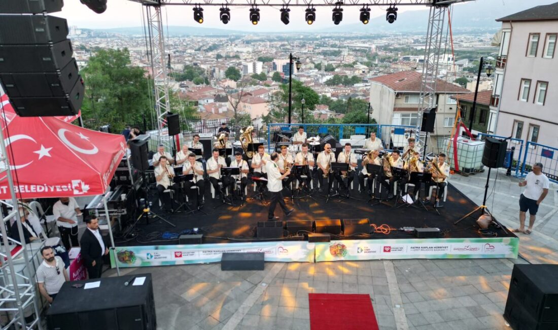 Kapanca Sokak Festivali’nin ilk gününde sahne alan Bursa Büyükşehir Belediyesi