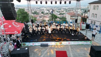 Kapanca Sokak Festivali’nin ilk gününde sahne alan Bursa Büyükşehir Belediyesi