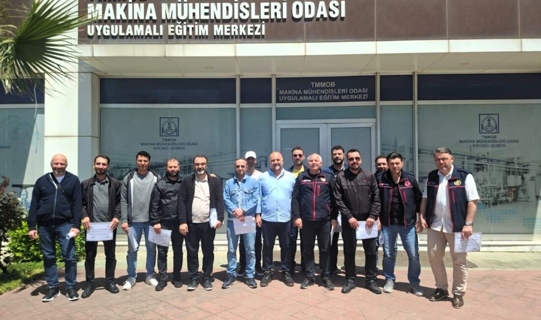 Kocaeli Büyükşehir Belediyesi İtfaiye Dairesi Başkanlığı personeli, olası patlayıcı ortam