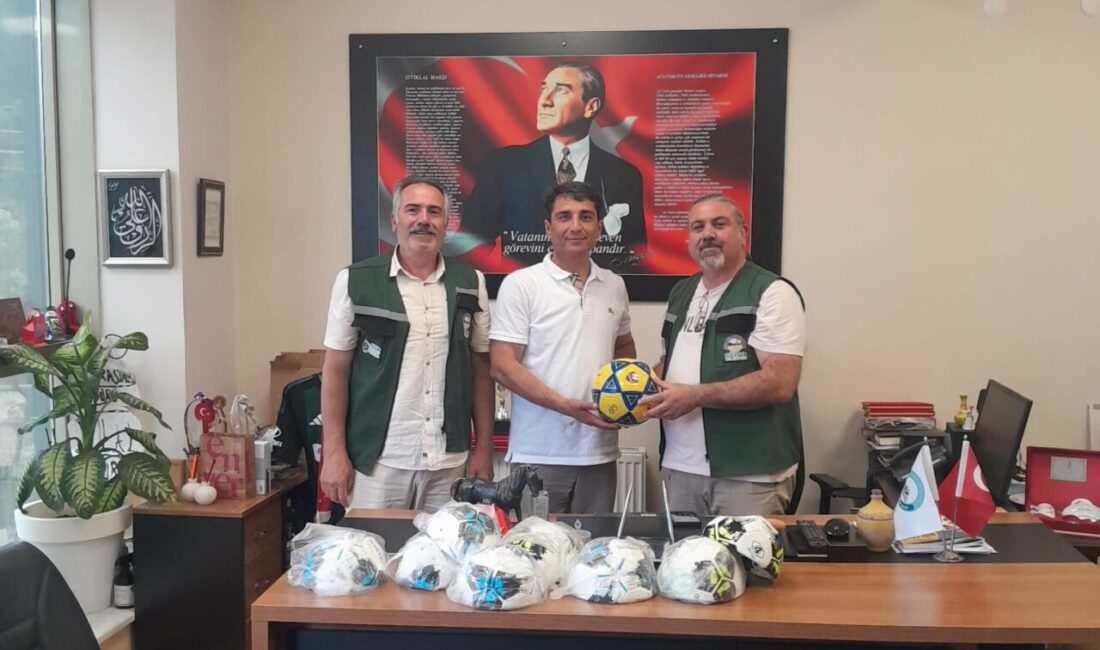 Körfez Belediyesi'nin çevre bilincini artırmak amacıyla düzenlediği "Her 20 Kilogram