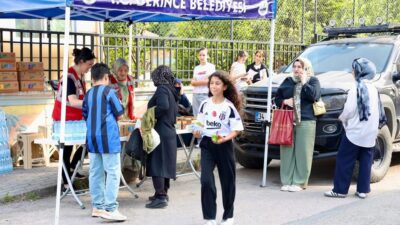 Derince Belediyesi, sınavların yapıldığı eğitim kurumlarının önünde kurduğu stantlarla LGS