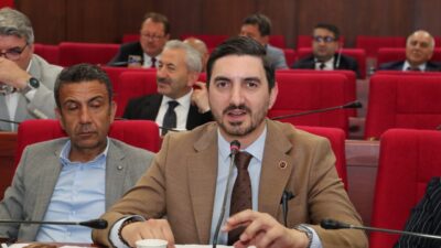 CHP İzmit Belediyesi Grup Başkan Vekili Nazım Gençtürk, meclis toplantısında