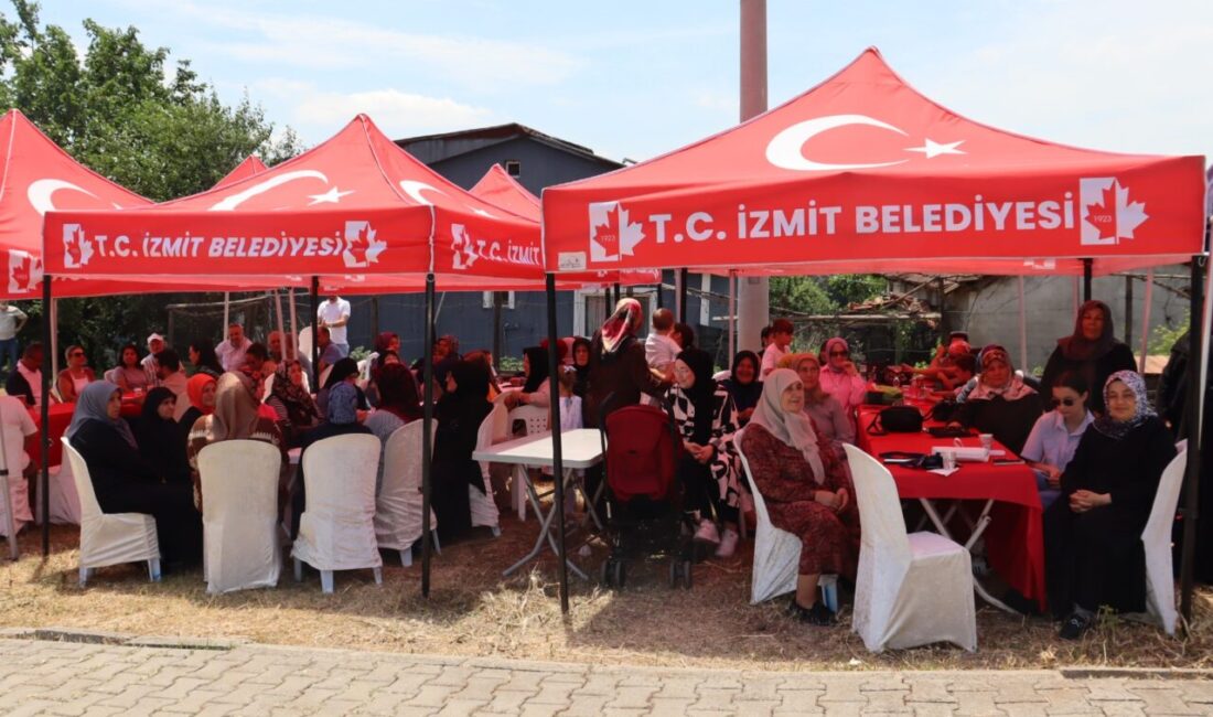 İZMEK’in Sapakpınar Mahallesi yıl sonu sergisinde kursiyerlerin yıl boyunca hazırladığı