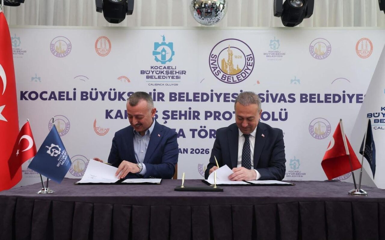 Kocaeli Büyükşehir Belediye Başkanı Tahir Büyükakın ve Sivas Belediye Başkanı