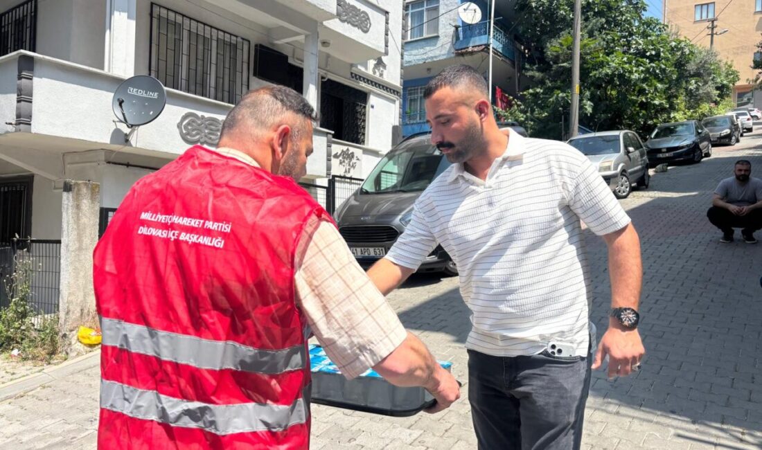 Milliyetçi Hareket Partisi Dilovası Teşkilatı, halka çay ve su ikramında