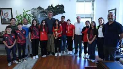 Ulusal müsabakalarda elde ettikleri başarılarla Kartepe’nin gururu olan Derbent Ortaokulu