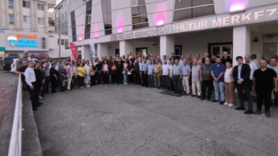 CHP İzmit İlçe Başkanı Gökhan Ercan, mahalle temsilcileriyle bir araya