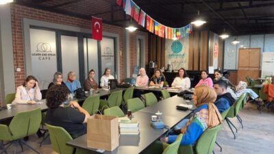 Başiskele Belediyesi tarafından edebiyata ilgi duyan vatandaşların yazarlık alanındaki bilgi
