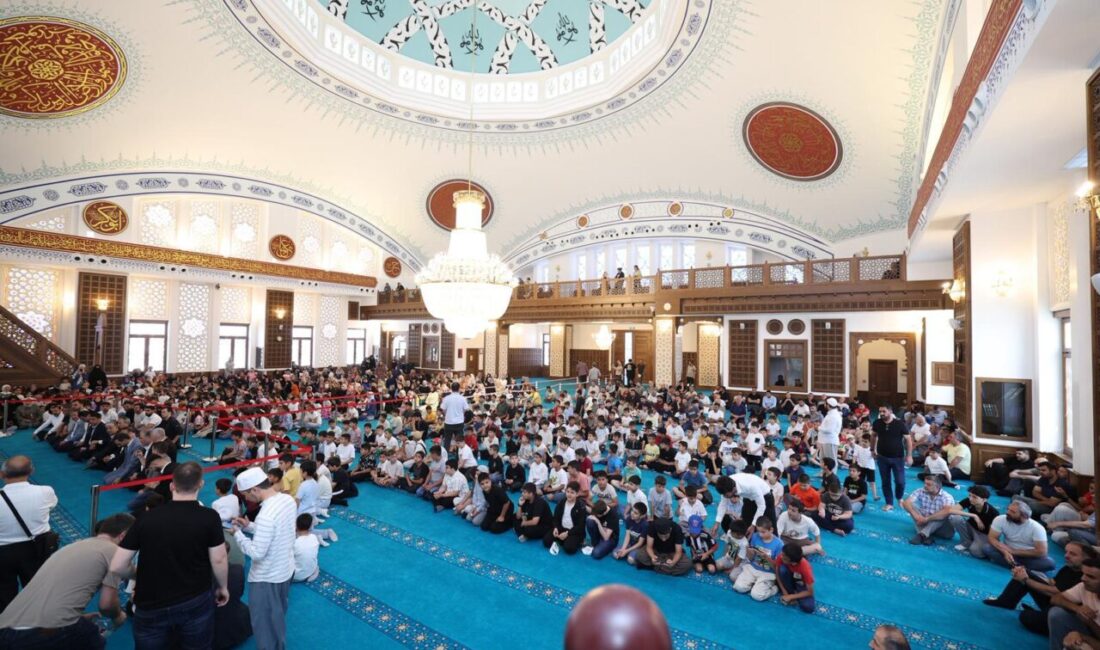 Dilovası İlçe Müftülüğü tarafından düzenlenen 7-10 Yaş Kur’an Kursları kapanış