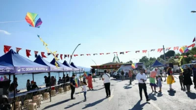 Derince Belediyesi’nin Babalar Günü’ne özel olarak Harikalar Sahili’nde düzenlediği etkinlikte