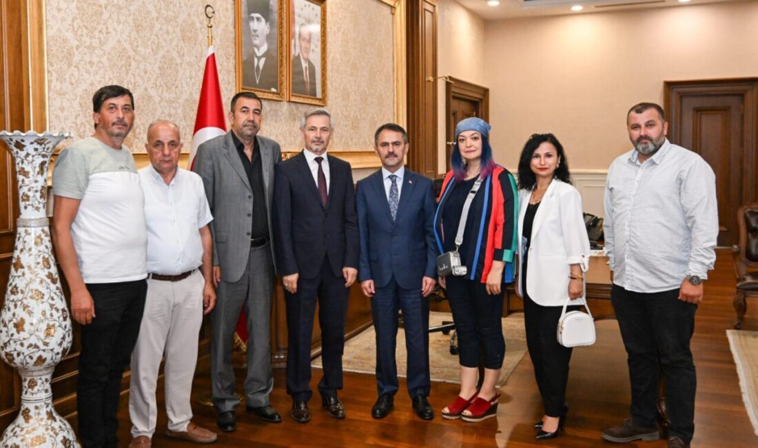 Kocaeli Manav Kültür Dernekleri Federasyonu Başkanlığına seçilen Engin Tümer ve
