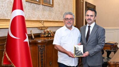 Kıbrıs Gazisi Ahmet Kuşcu, Kocaeli Valisi İlhami Aktaş'ı makamında ziyaret