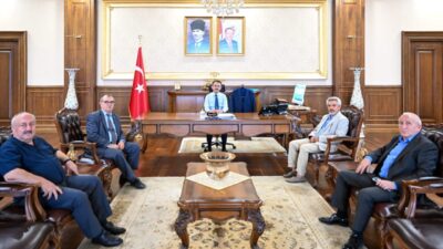 İnternet Gazeteleri Derneği Başkanı Soner Kılıç ve beraberindeki gazeteciler, Kocaeli