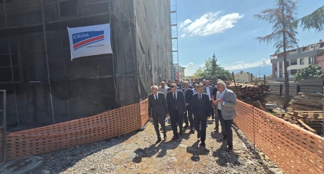 Kocaeli Valisi İlhami Aktaş, hayırsever Aracı Ailesi'nin katkılarıyla Derince'de yapımı