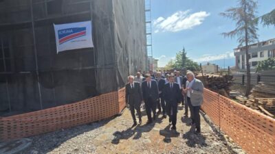 Kocaeli Valisi İlhami Aktaş, hayırsever Aracı Ailesi'nin katkılarıyla Derince'de yapımı