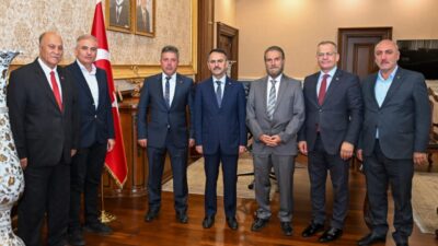 Kocaeli Erzurumlular Dernekler Federasyonu Başkan Vekili Yener Tok ve yönetim