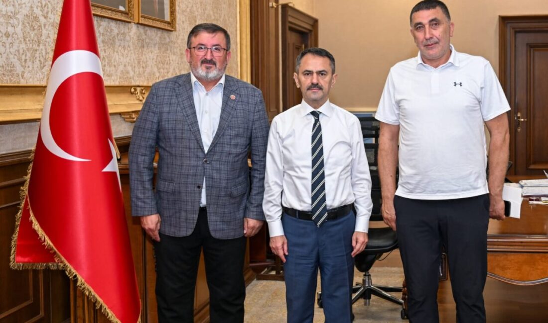 Körfez Muhtarlar Derneği Başkanı Engin Öztürk ile Karayakuplu Mahalle Muhtarı