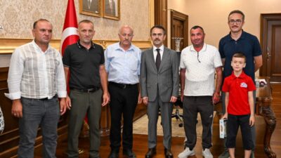 Kandıra Pınardüzü Mahalle Muhtarı Hasan Kankal ve beraberindeki heyet, Kocaeli