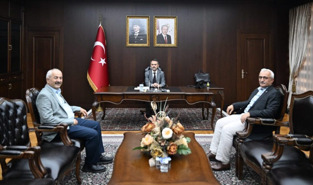 Gebze Kaymakamı Mehmet Ali Özyiğit ile Gebze Belediye Başkanı Zinnur