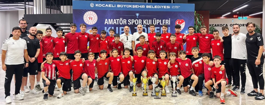 Kocaeli Kongre Merkezi'nde düzenlenen 2025-2026 Kupa ve Ödül Töreni'nde, Körfez