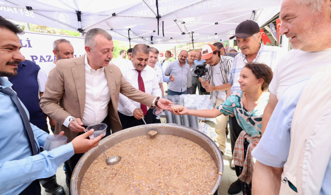 Kocaeli Büyükşehir Belediye Başkanı Tahir Büyükakın, oda başkanları ile birlikte