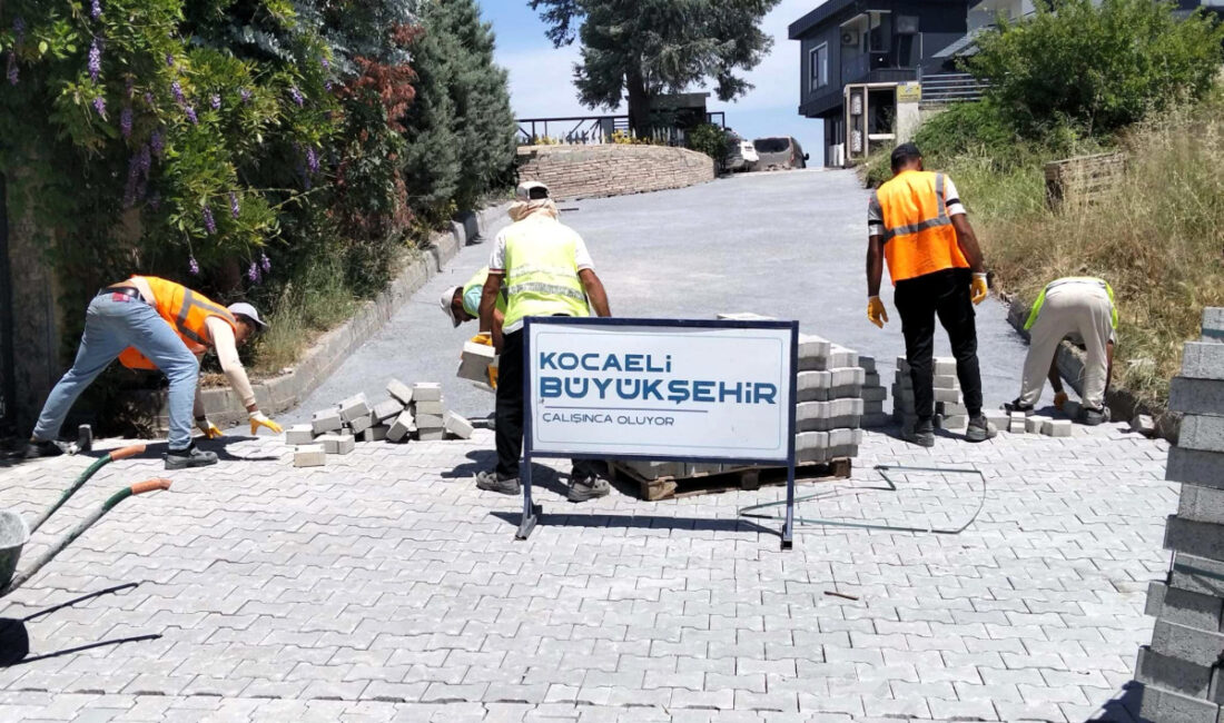 Kocaeli Büyükşehir Belediyesi, Gölcük Halıdere Mahallesi’nde yürüttüğü üstyapı çalışmalarıyla vatandaşların