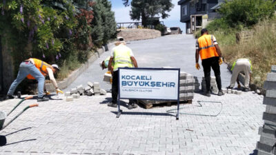 Kocaeli Büyükşehir Belediyesi, Gölcük Halıdere Mahallesi’nde yürüttüğü üstyapı çalışmalarıyla vatandaşların
