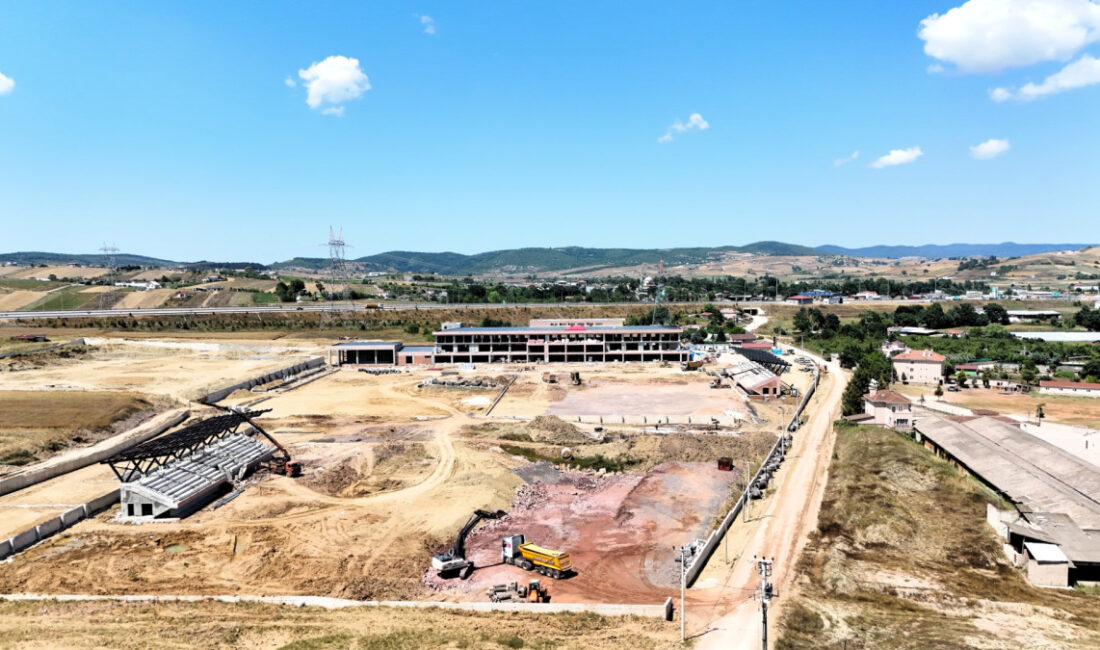 Sporda başarıyı tesisleşmeyle destekleyen Kocaeli Büyükşehir Belediyesi, modern spor yatırımlarına