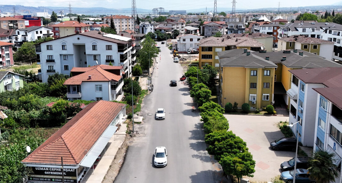 Kocaeli Büyükşehir Belediyesi, Gölcük Çiftlik Mahallesi’nde altyapısı yenilenen bölgede başlattığı