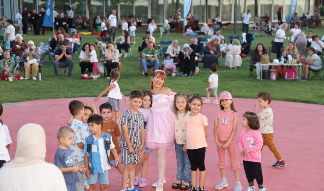 Kocaeli Büyükşehir Belediyesi tarafından düzenlenen “Anne Şehir’de Yaz Akşamları” etkinlikleri,