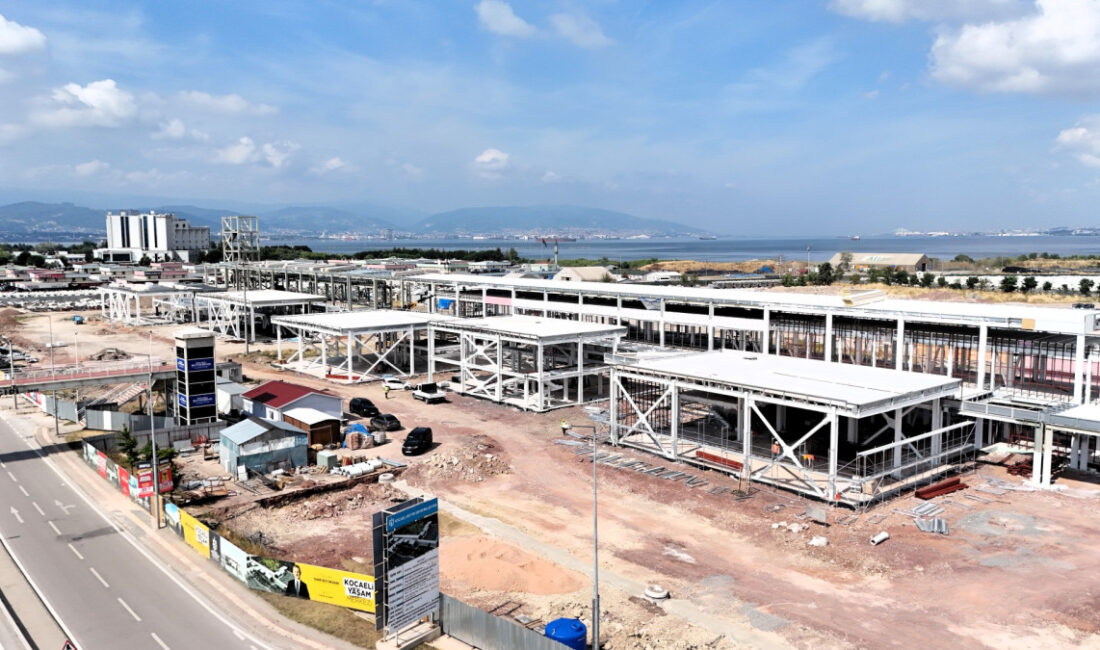 Kocaeli Büyükşehir Belediyesi’nin kente kazandırdığı vizyon projelerden Sosyal Yaşam Merkezi’nde