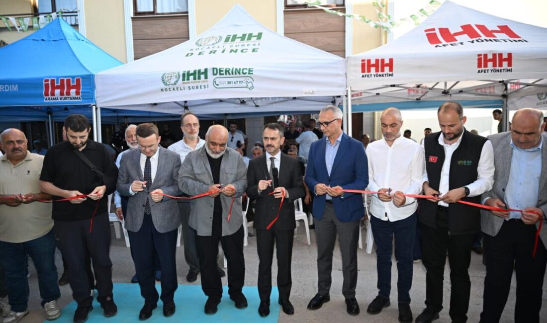 İHH Kocaeli Şubesi'nin Derince'deki yeni hizmet binası düzenlenen törenle hizmete