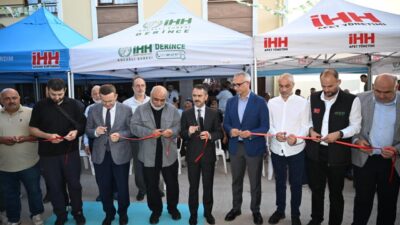 İHH Kocaeli Şubesi'nin Derince'deki yeni hizmet binası düzenlenen törenle hizmete