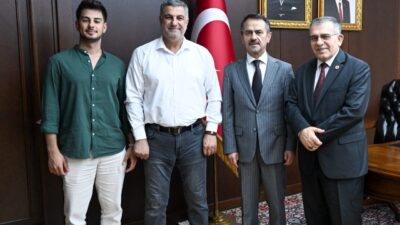 Darıca’nın iki mahalle muhtarı, Kocaeli Valisi İlhami Aktaş’ı Gebze’deki makamında
