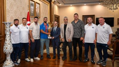 665. Tarihi Kırkpınar Yağlı Güreşleri'nde üçüncülük kürsüsüne çıkan Kocaeli Büyükşehir