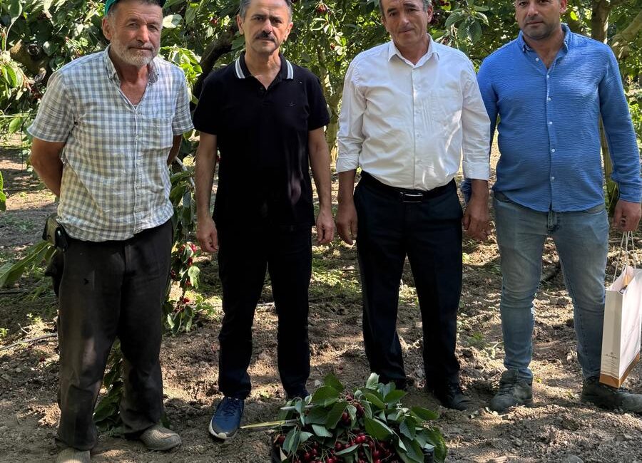 Kocaeli Valisi İlhami Aktaş, Karamürsel’in Akçat Mahallesi’ni ziyaret ederek vatandaşlar