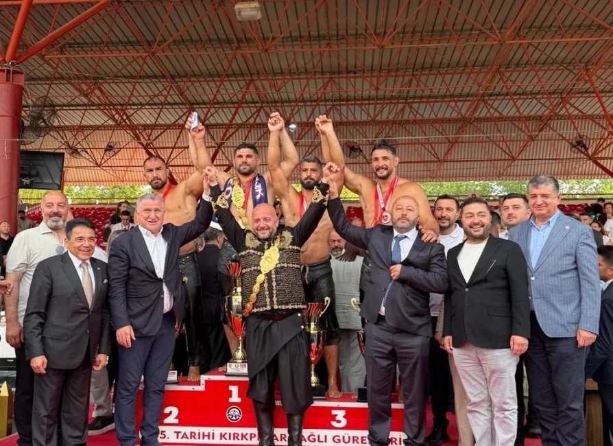 Kocaeli Büyükşehir Belediye Kağıtspor'un başarılı başpehlivanı Seçkin Duman, 665. Tarihi