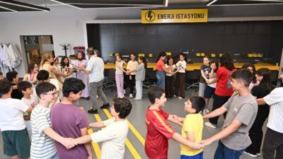 Kartepe Belediyesi Yaz Kampı kapsamında Kocaeli Üniversitesi Bilimpark'ta düzenlenen Mucit