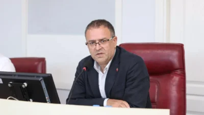 Derince Belediye Başkanı Sertif Gökçe, İzmit Belediyesine yönelik gerçekleştirilen operasyon