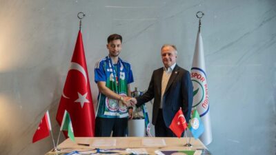 Rizespor, transferde tuşa bastı, Beşiktaş'ın stoperini kadrosuna kattı.
