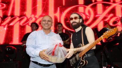 Körfez'de düzenlenen 52. Altın Kiraz Kültür ve Sanat Festivali, üç